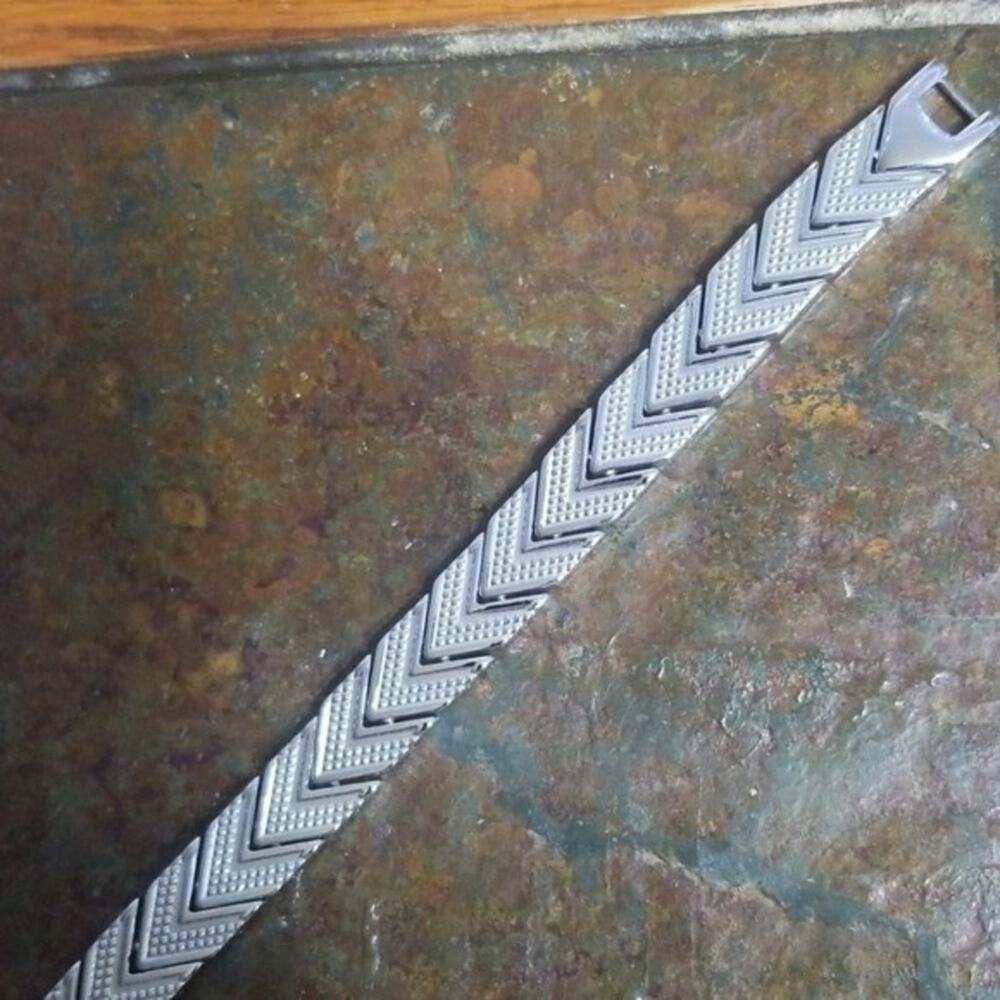 New stainless steel magnetic bracelet 8 inches‎ - Picture 3 of 4